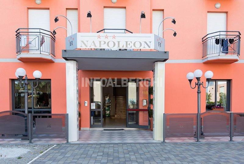 Hotel Napoleon San Mauro Mare Esterno foto